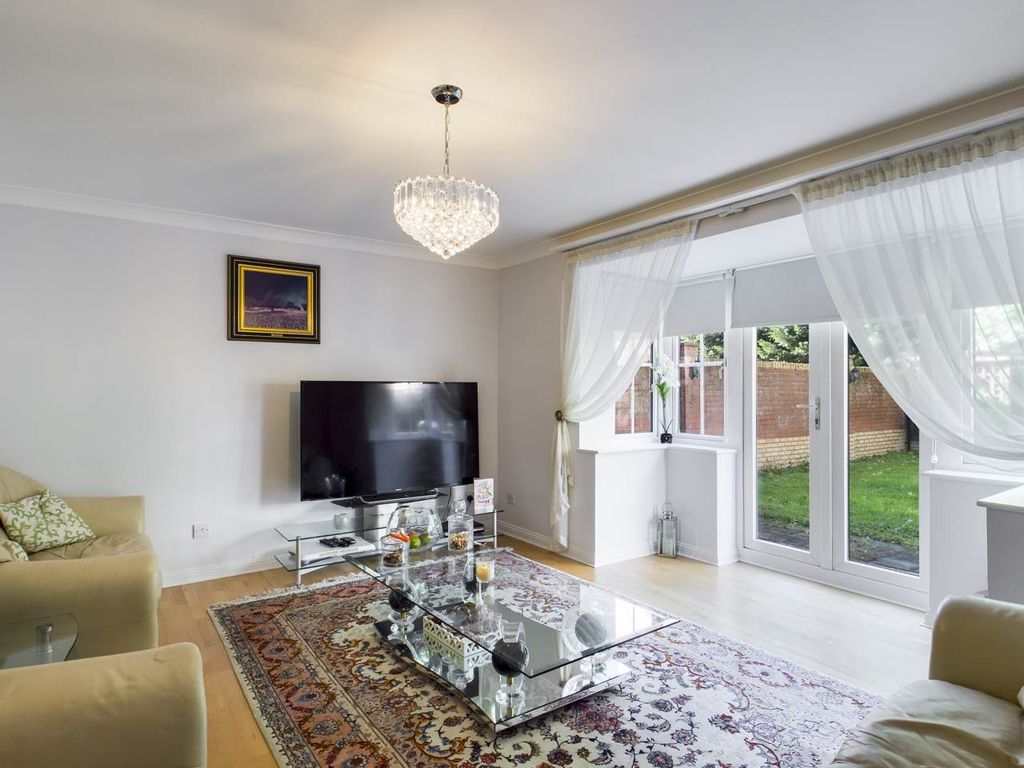 Property photo 3 of 14 Lounge