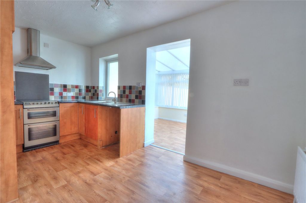 Property photo 2 of 10 Picture No. 12