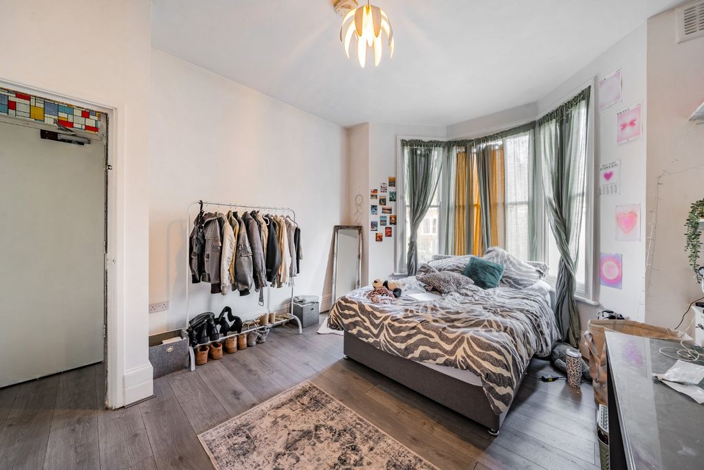 Property photo 3 of 13 4306916
