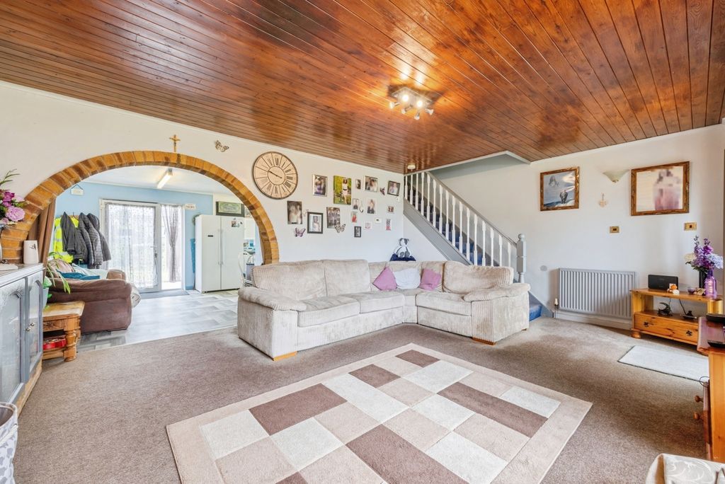 Property photo 2 of 17 Photo