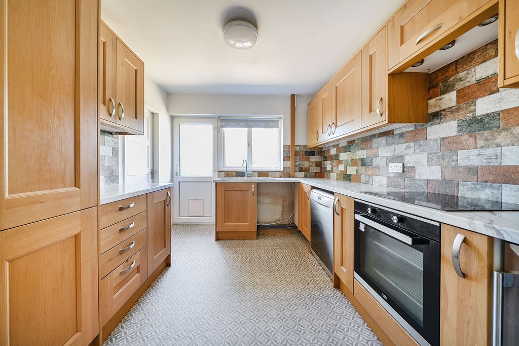 Property photo 3 of 21 Kitchen
