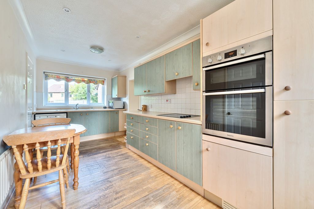 Property photo 3 of 27 Kitchen