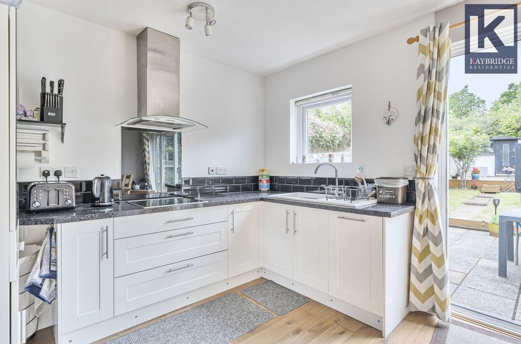 Property photo 3 of 20 Worcester Park - Kt4 8Xz