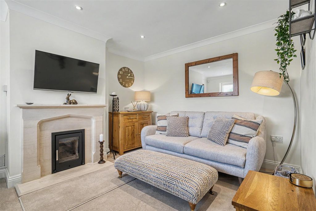 Property photo 2 of 28 Sitting Room
