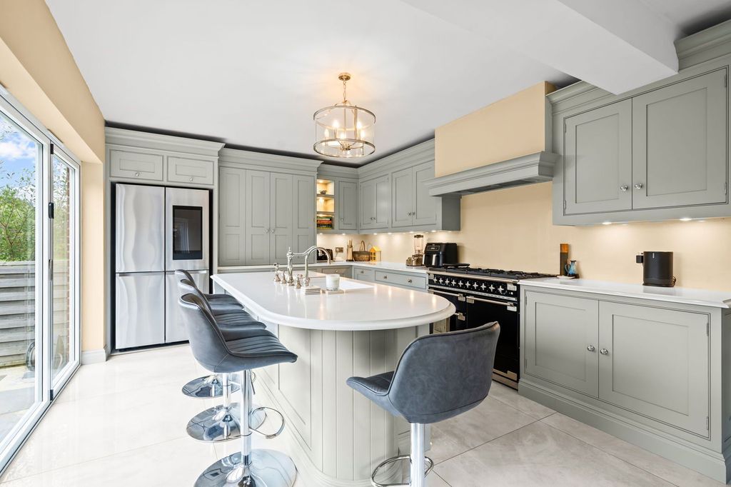 Property photo 2 of 23