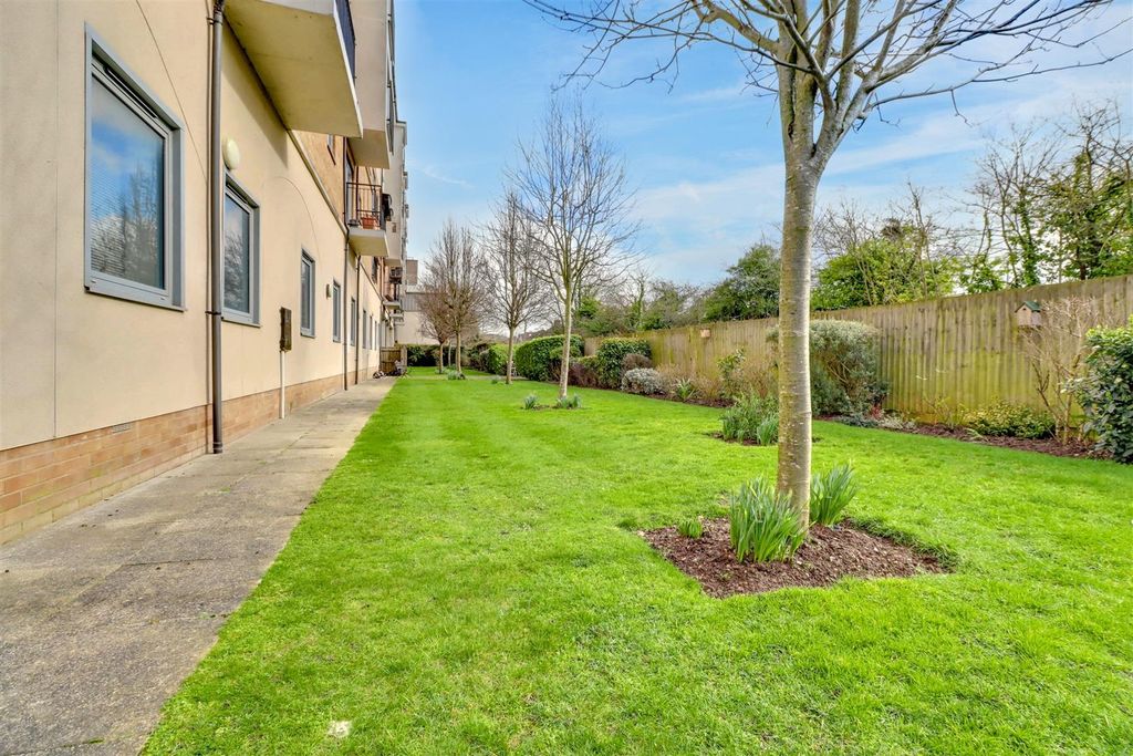 Property photo 2 of 9 8 River View-15.Jpg