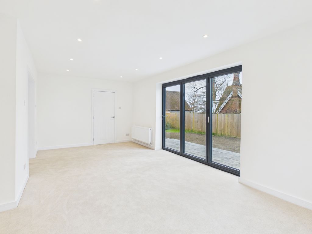 Property photo 3 of 15 Sitting Room