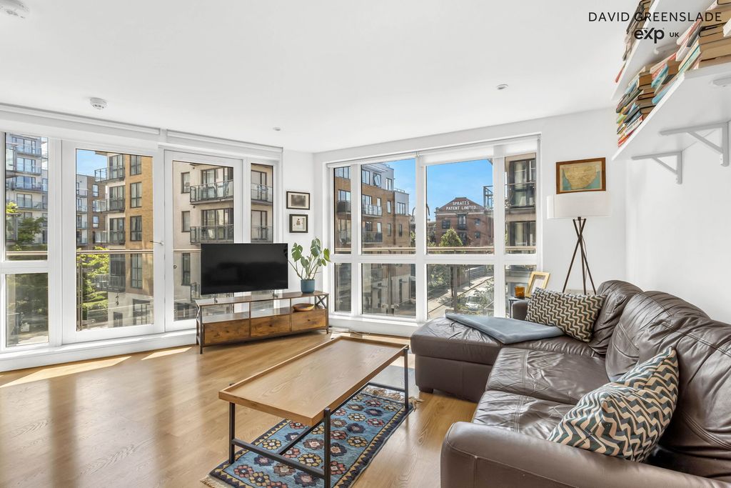 Property photo 1 of 18