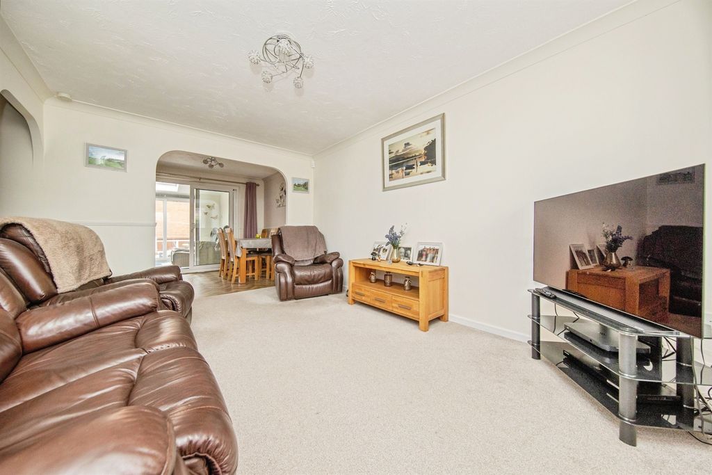 Property photo 3 of 21