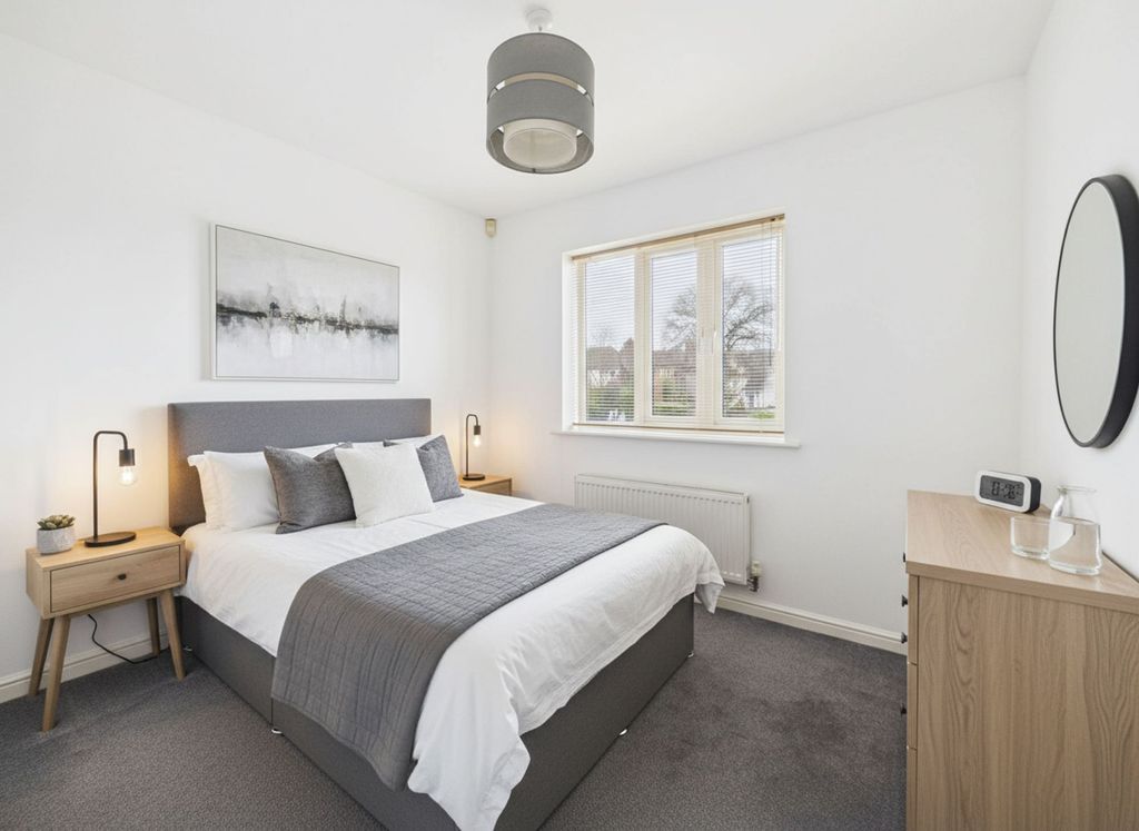 Property photo 3 of 11 Bedroom (Virtually Furnished)