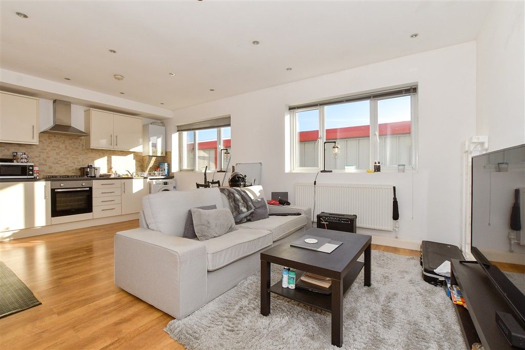 Property photo 2 of 8 Lounge