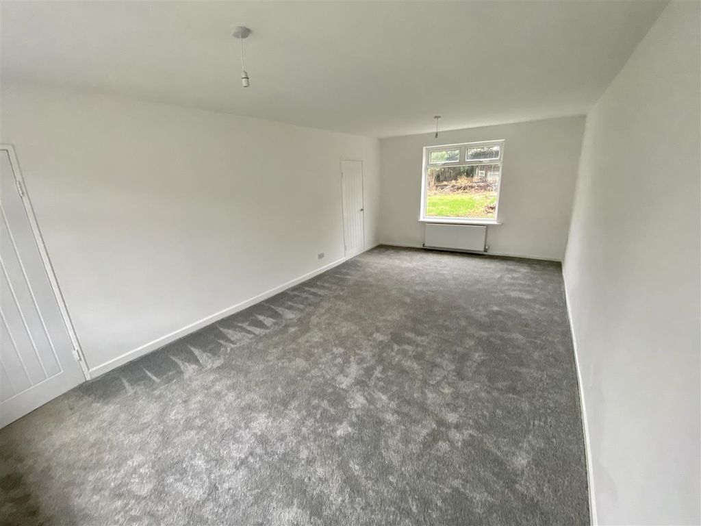 Property photo 3 of 10 Open Plan Living And Dining Room