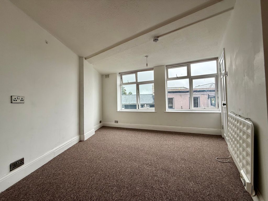 Property photo 1 of 7 Living Room