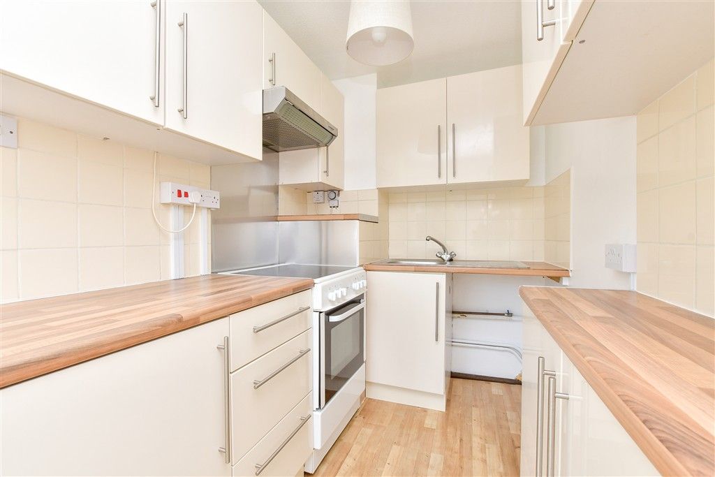 Property photo 3 of 10 Kitchen / Lounge / Diner