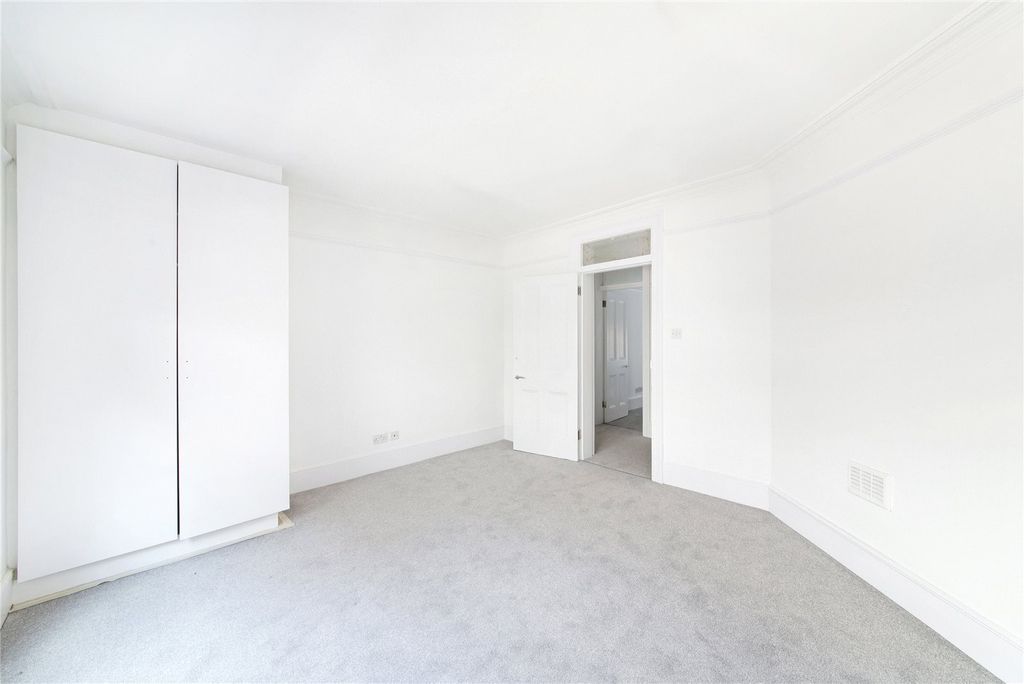 Property photo 3 of 9 Long Acre