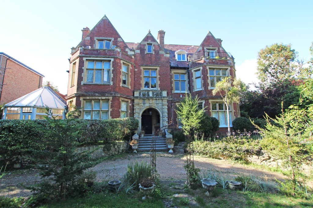 Property photo 1 of 25