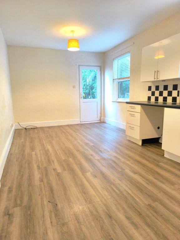Property photo 2 of 10 Reception/Kitchen