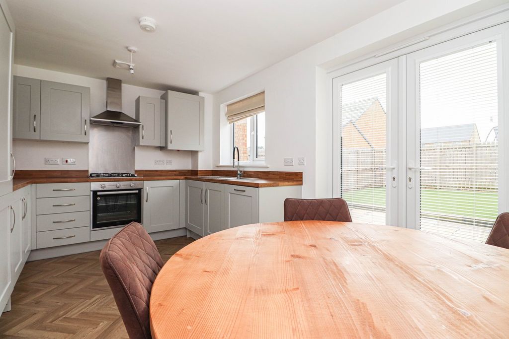 Property photo 3 of 17 Dining Kitchen