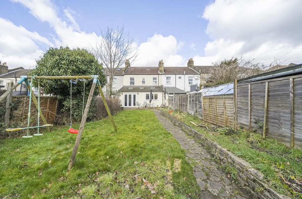 Property photo 3 of 14 Garden.Jpg