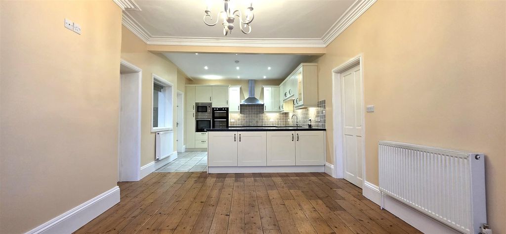 Property photo 3 of 14 Kitchen 3.Jpg