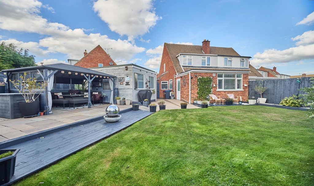 Property photo 2 of 17 Ambleside_10.Jpg