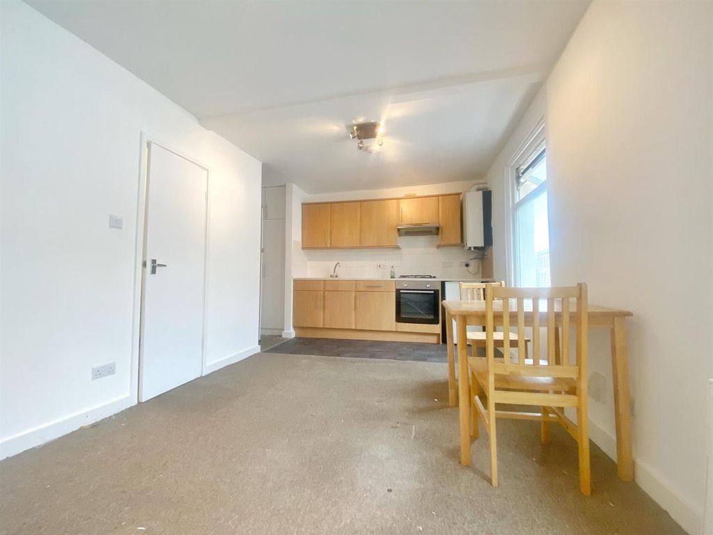 Property photo 2 of 8 2Ypu1Goo8Uap4X5Rs53Vhq.Jpg