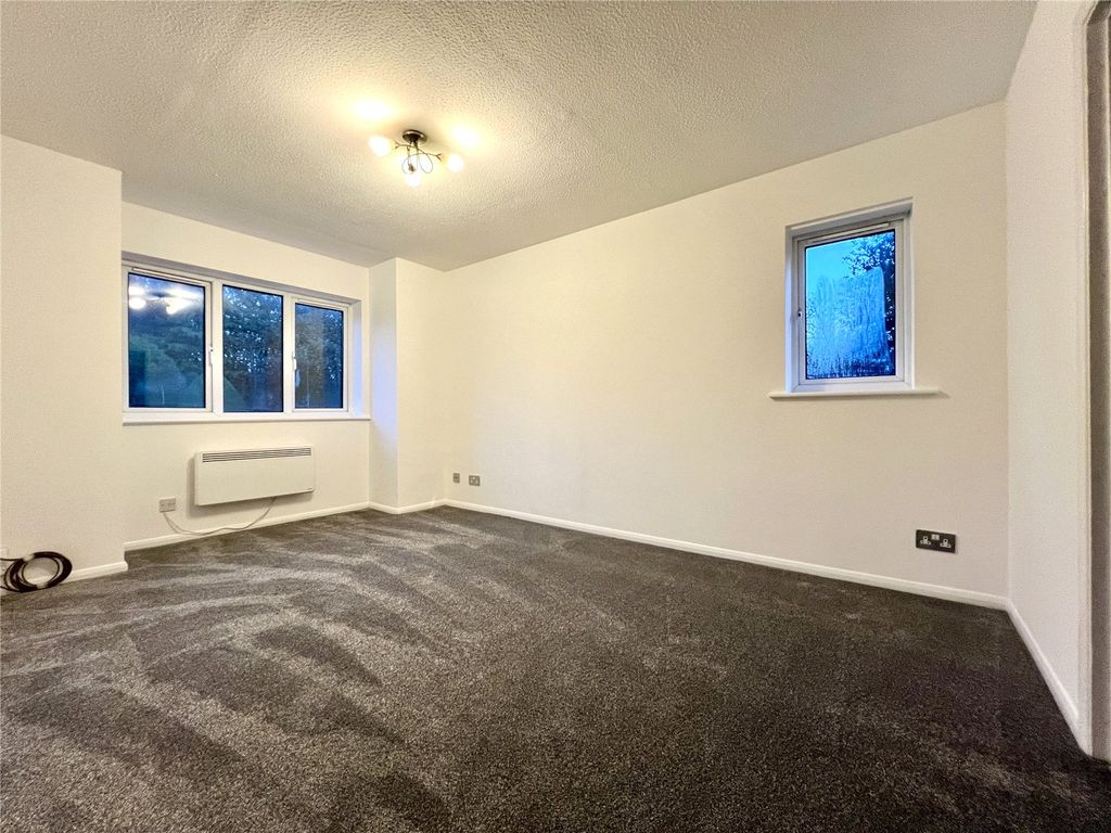 Property photo 2 of 10 Living Room