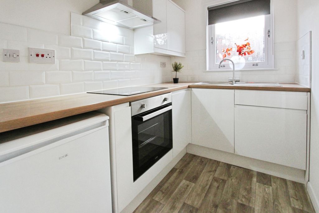 Property photo 1 of 12 Kitchen