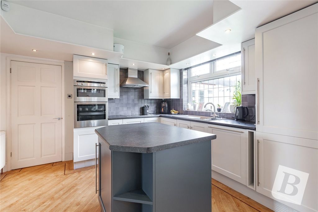 Property photo 2 of 16 Kitchen