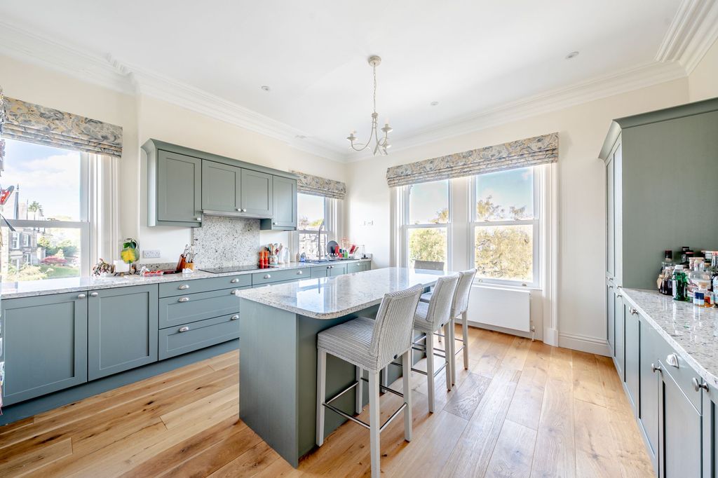 Property photo 3 of 25