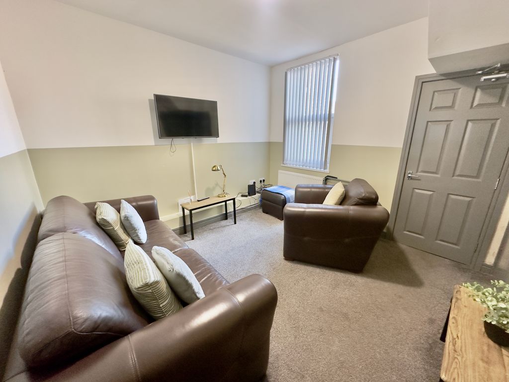 Property photo 3 of 27