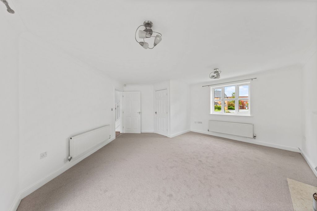 Property photo 2 of 23