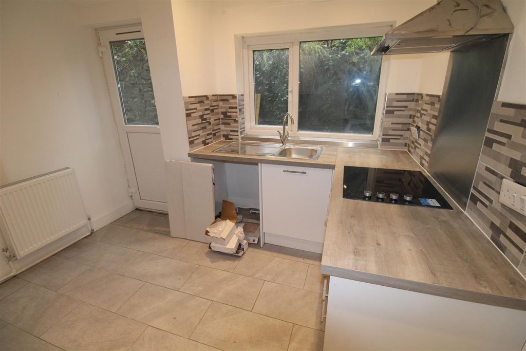 Property photo 2 of 13 Bright Modern Kitchen With Stylish Wood Worktops...