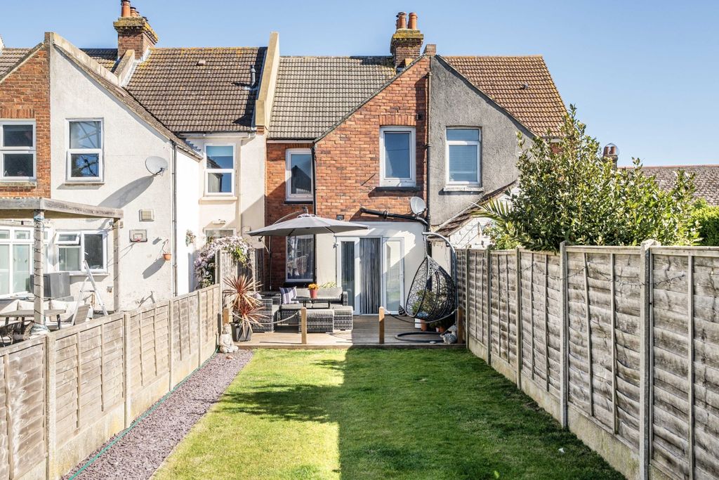 Property photo 2 of 17 Garden