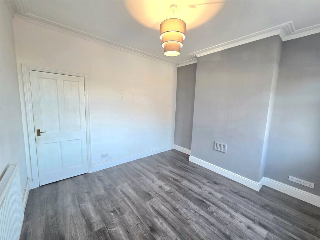 Property photo 2 of 27 Picture No. 08