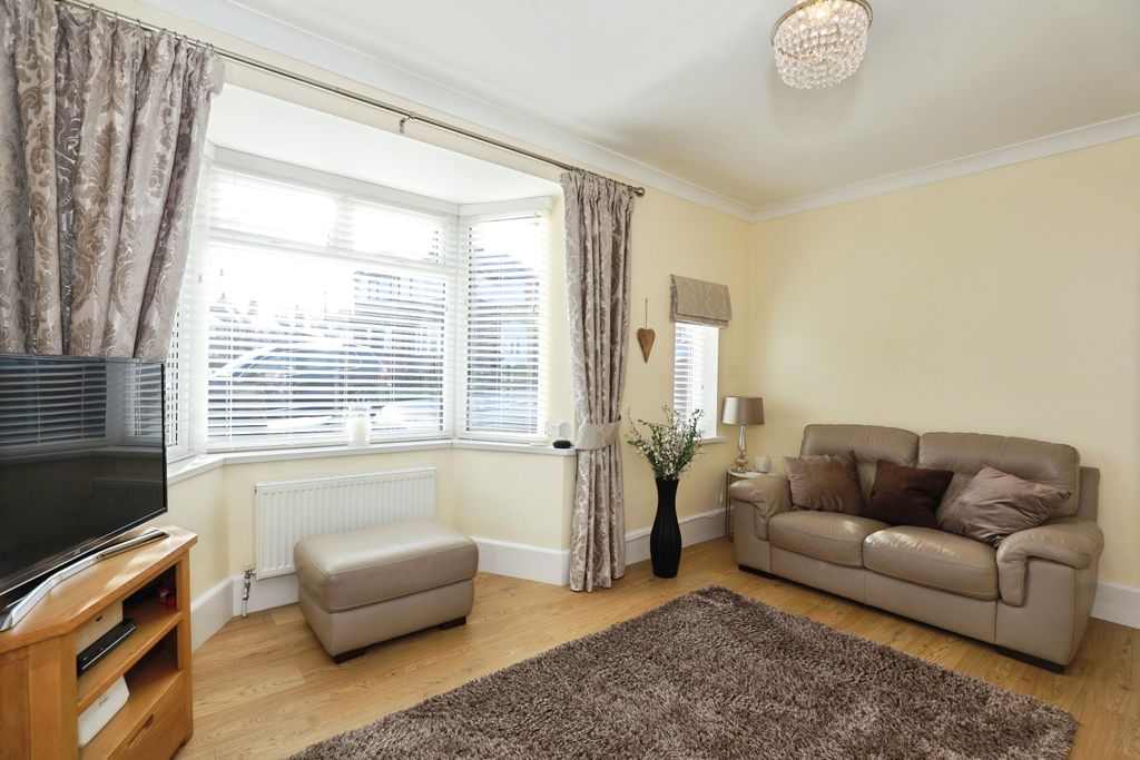 Property photo 2 of 20 Lounge