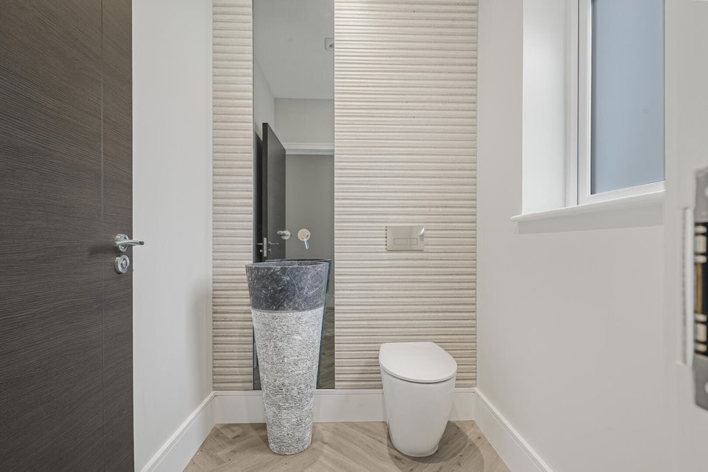 Property photo 3 of 15 WC