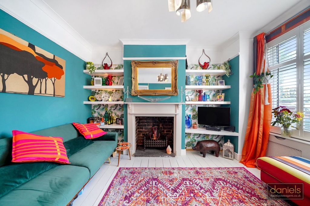 Property photo 1 of 17