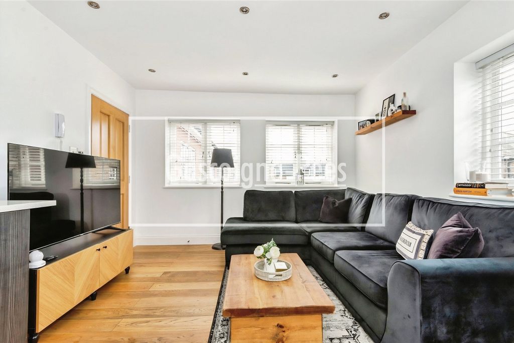 Property photo 3 of 6