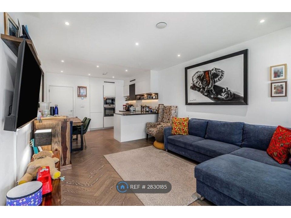 Property photo 3 of 11 Living Room