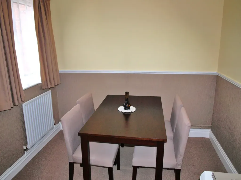 Property photo 3 of 10 Bedroom 2 / Dining