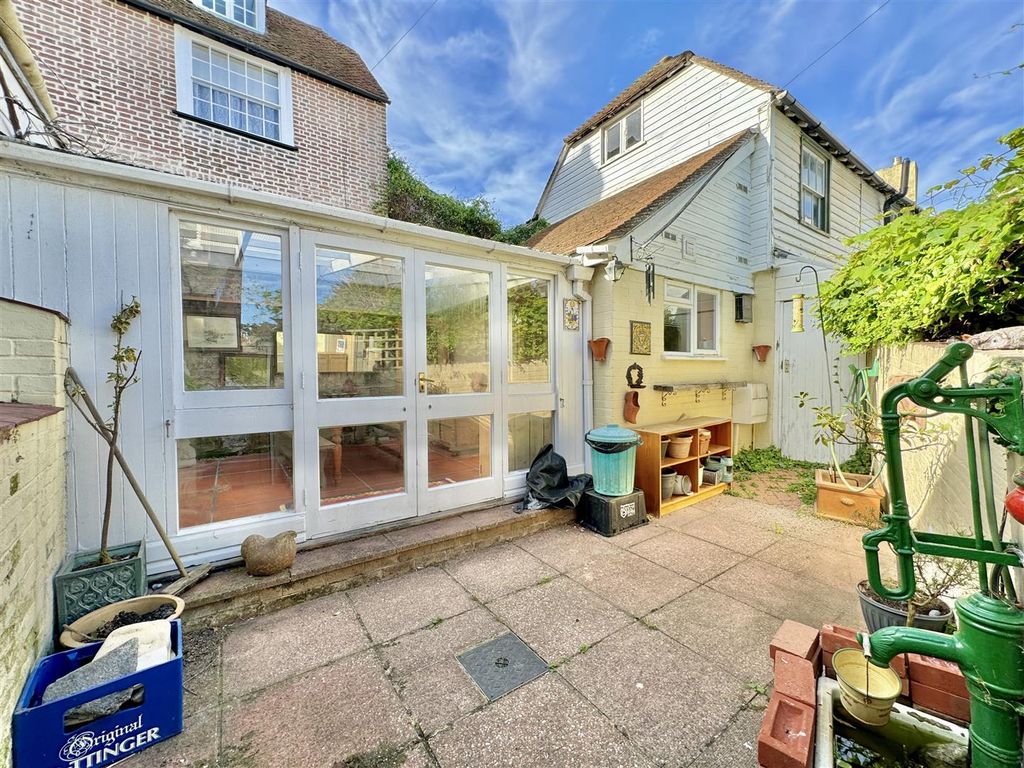 Property photo 2 of 25