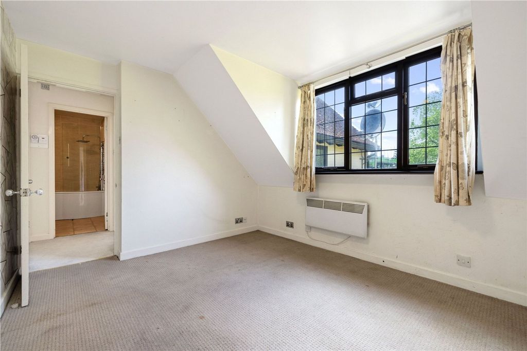 Additional image 8 of 2 bed flat for saleHaslemere Road, Liphook GU30