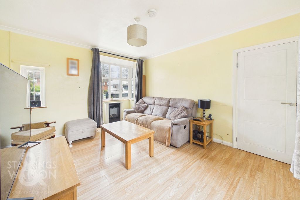 Property photo 2 of 25