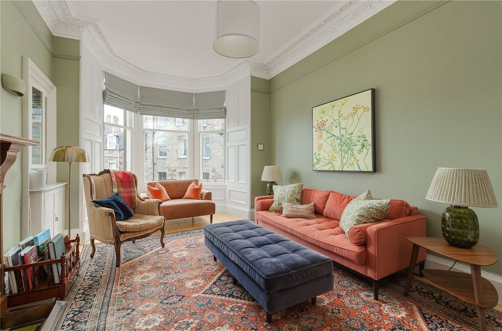 Property photo 3 of 17 Living Room