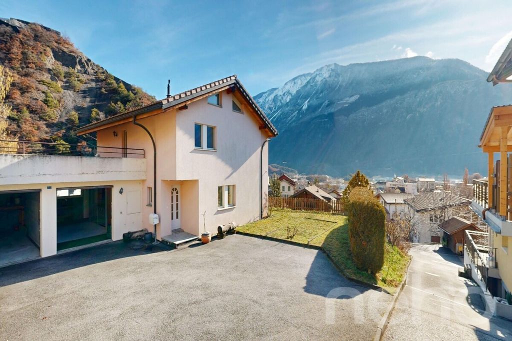 Property photo 1 of 12