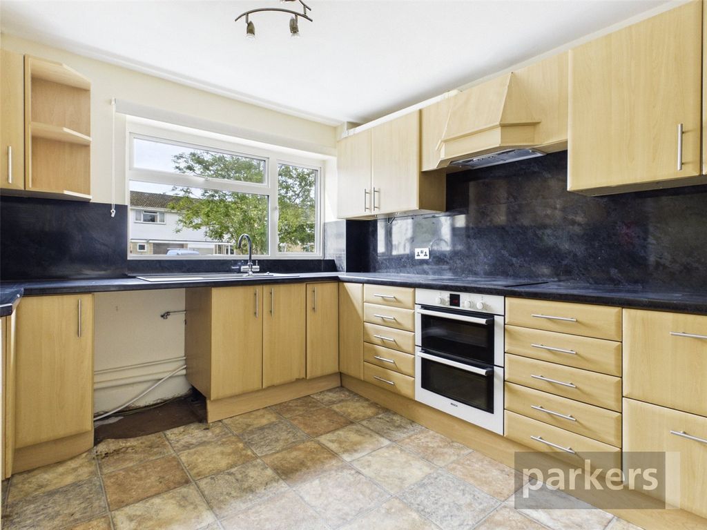 Property photo 2 of 21 Kitchen