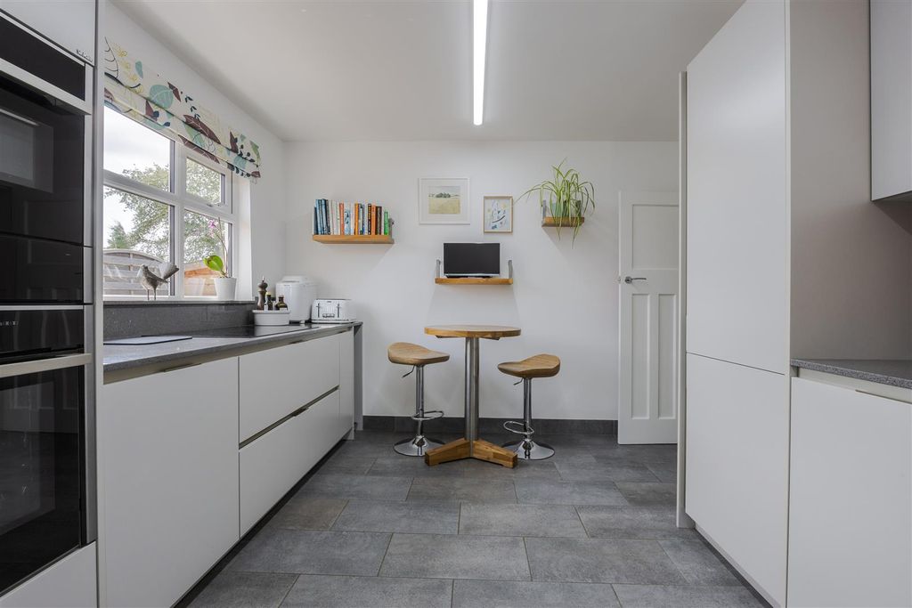 Property photo 2 of 24 Kitchen