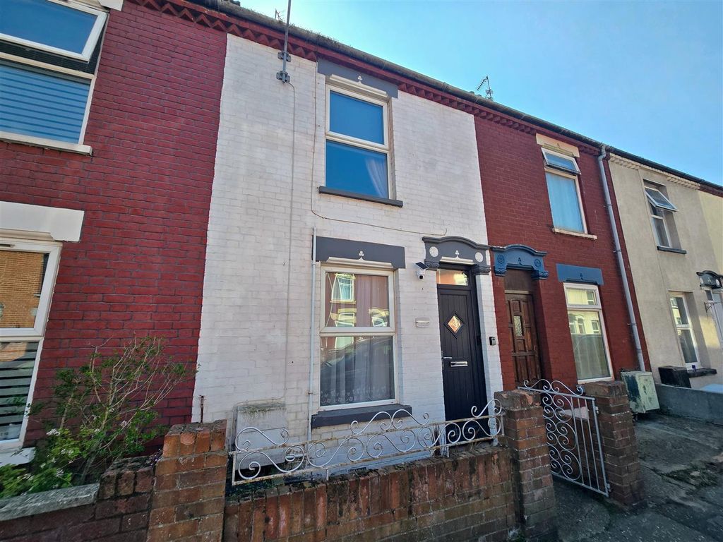 Property photo 1 of 8 Front