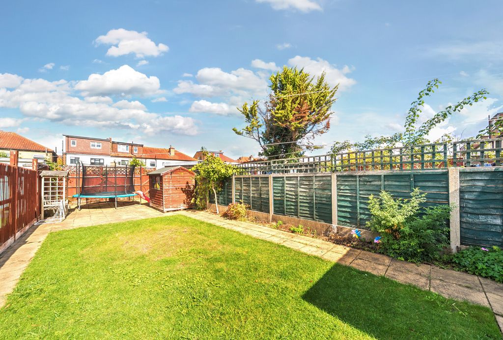 Property photo 3 of 21 1349879-13-68c007...